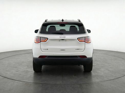 Used 2025 Jeep Compass Limited image 7