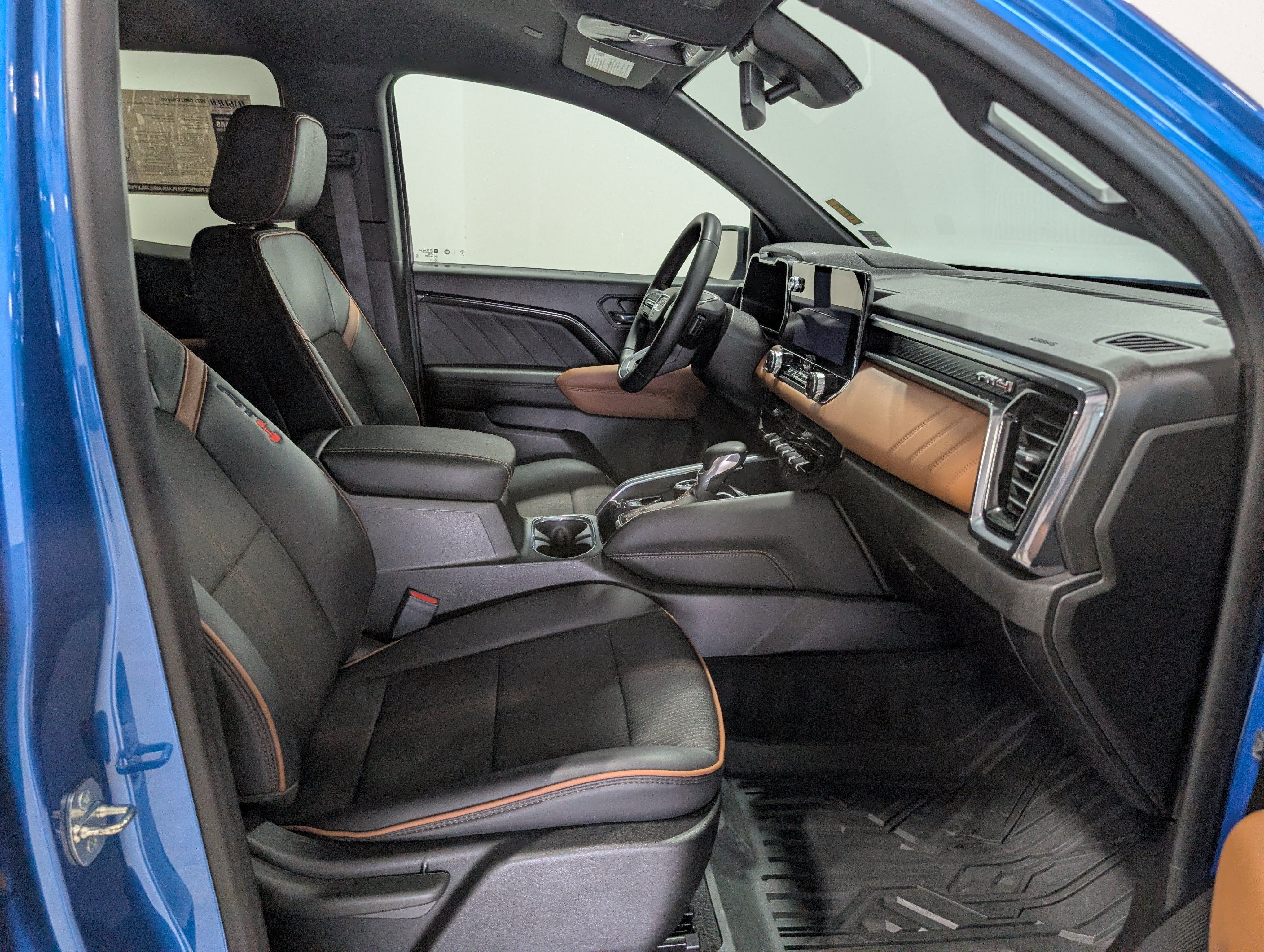 Used 2023 GMC Canyon AT4 w/ Technology Package AWD/4WD image 18