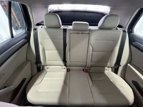 Used 2016 Volkswagen Golf SE image 28