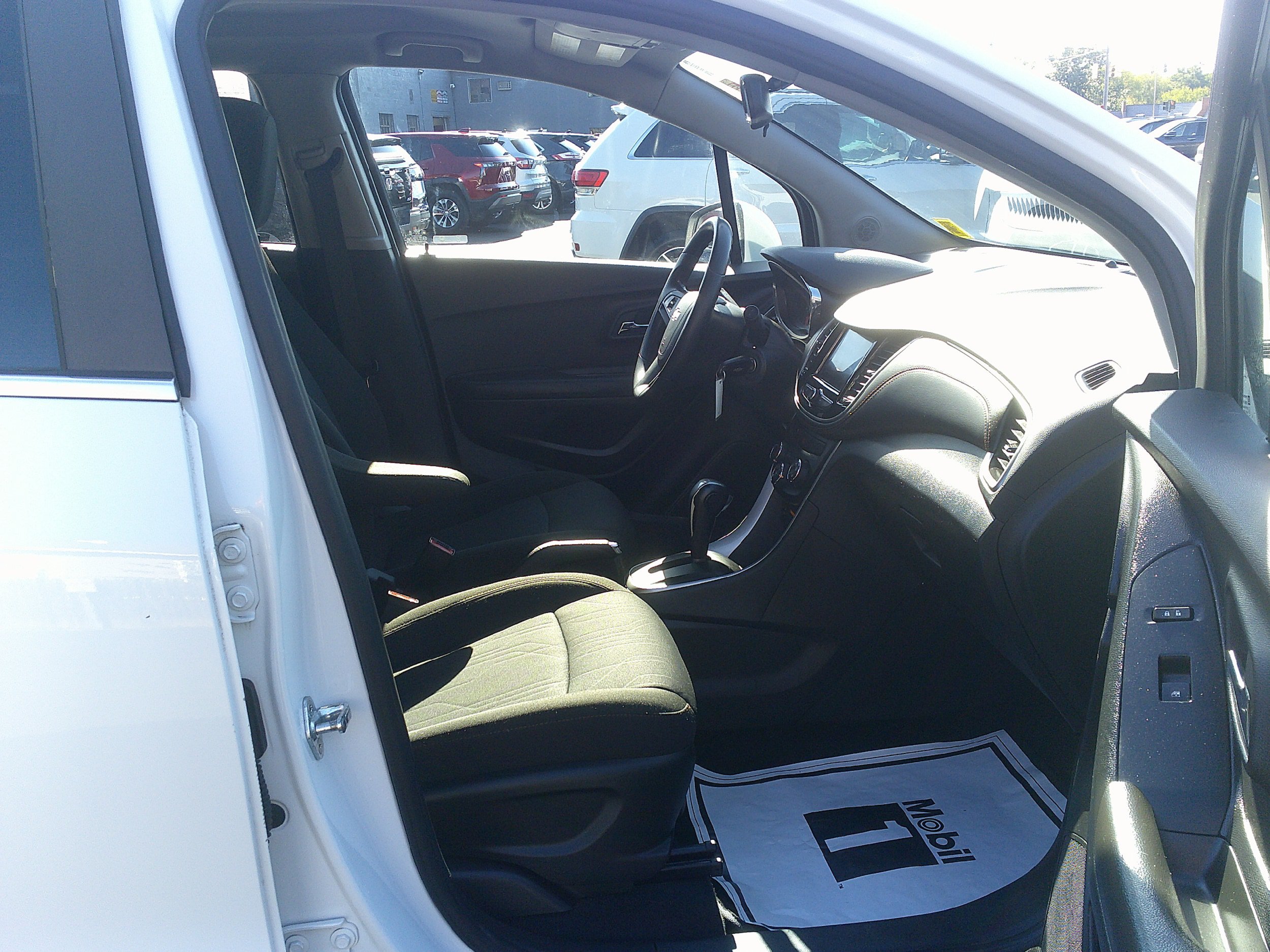 Used 2020 Chevrolet Trax LT FWD image 27