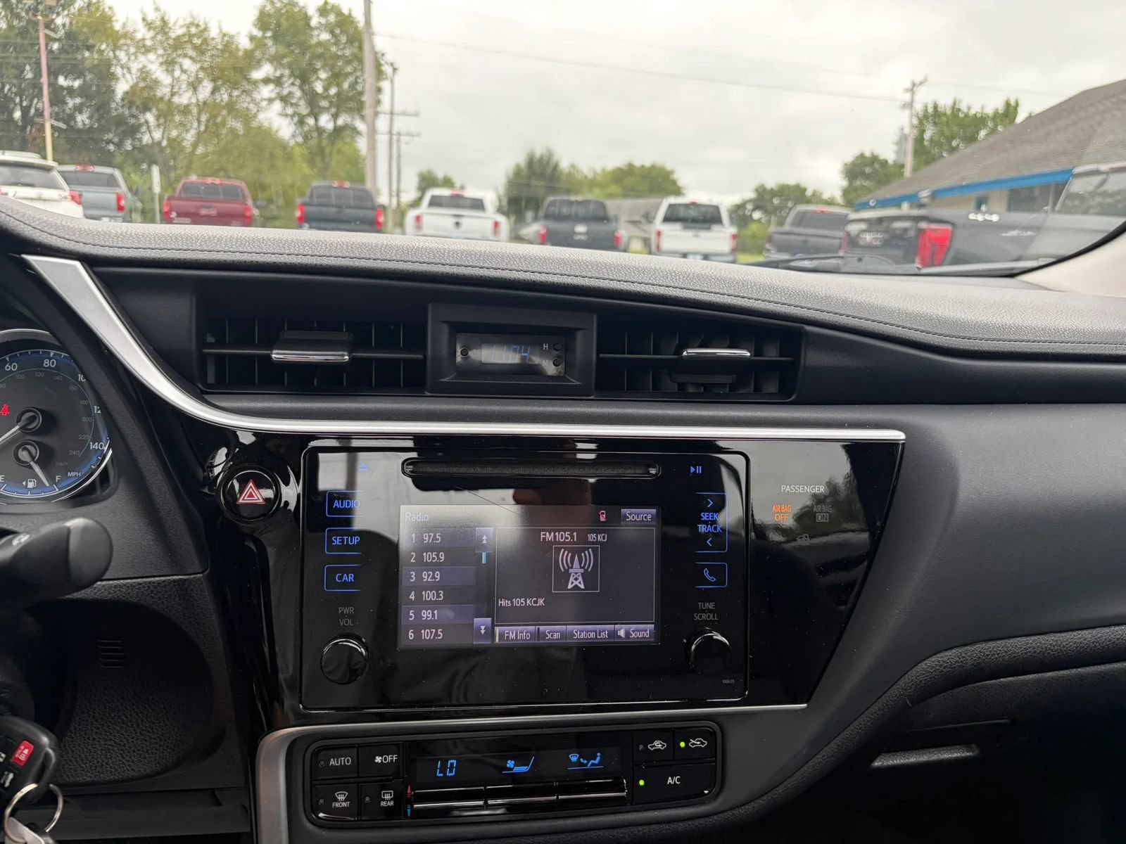 Used 2017 Toyota Corolla LE FWD image 13