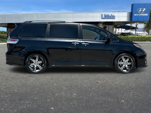Used 2015 Toyota Sienna SE FWD image 9