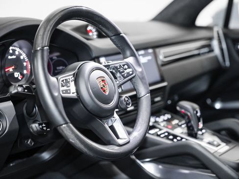 Used 2019 Porsche Cayenne Turbo w/ Sportdesign Package image 31