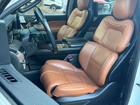 Used 2020 Lincoln Navigator Reserve w/ Luxury Package AWD/4WD image 21