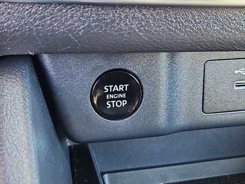 Used 2024 Nissan Rogue S image 12