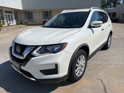 Used 2020 Nissan Rogue SV image 2