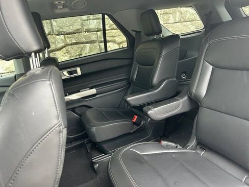 Used 2023 Ford Explorer XLT w/ Equipment Group 202A AWD/4WD image 9