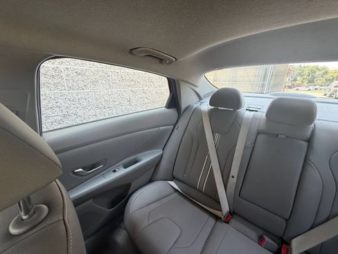 Used 2025 Hyundai Elantra SEL FWD image 39