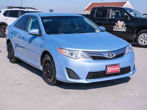 Used 2013 Toyota Camry LE FWD image 3