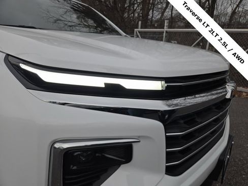 Used 2025 Chevrolet Traverse LT image 5