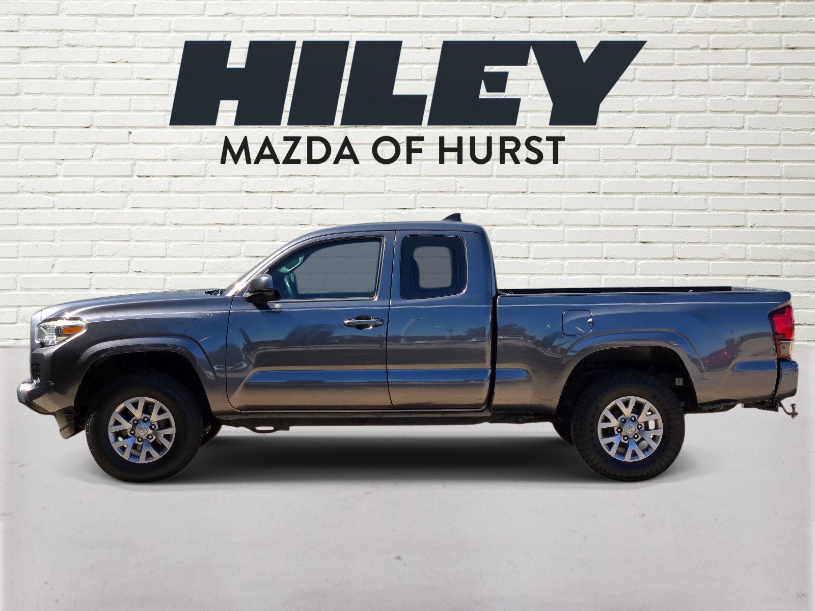 Used 2018 Toyota Tacoma SR RWD image 4