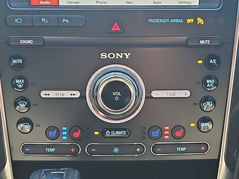 Used 2019 Ford Explorer Platinum image 17