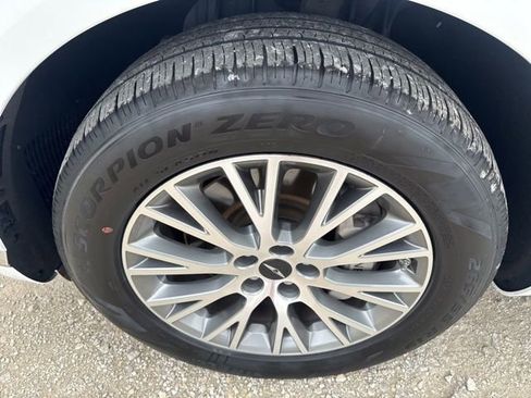 Used 2025 Genesis GV80 2.5T Standard AWD/4WD image 27