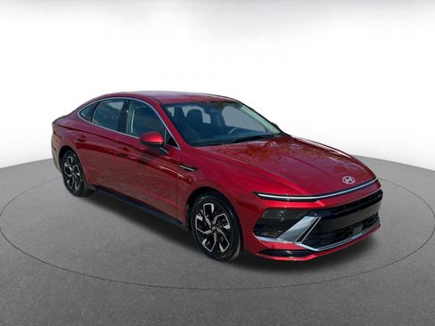 Used 2025 Hyundai Sonata SEL FWD image 1