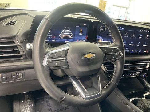 Used 2025 Chevrolet Traverse LT AWD/4WD image 14