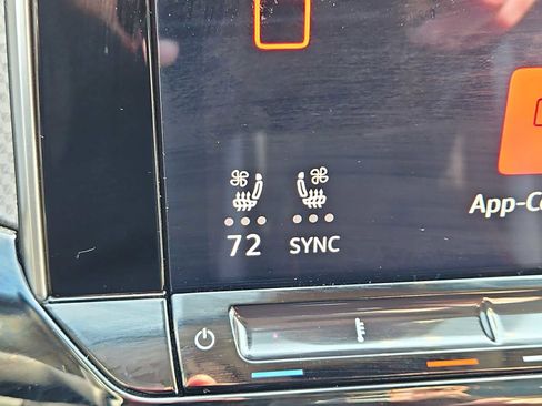 Used 2024 Volkswagen Atlas Peak Edition SE AWD/4WD image 28