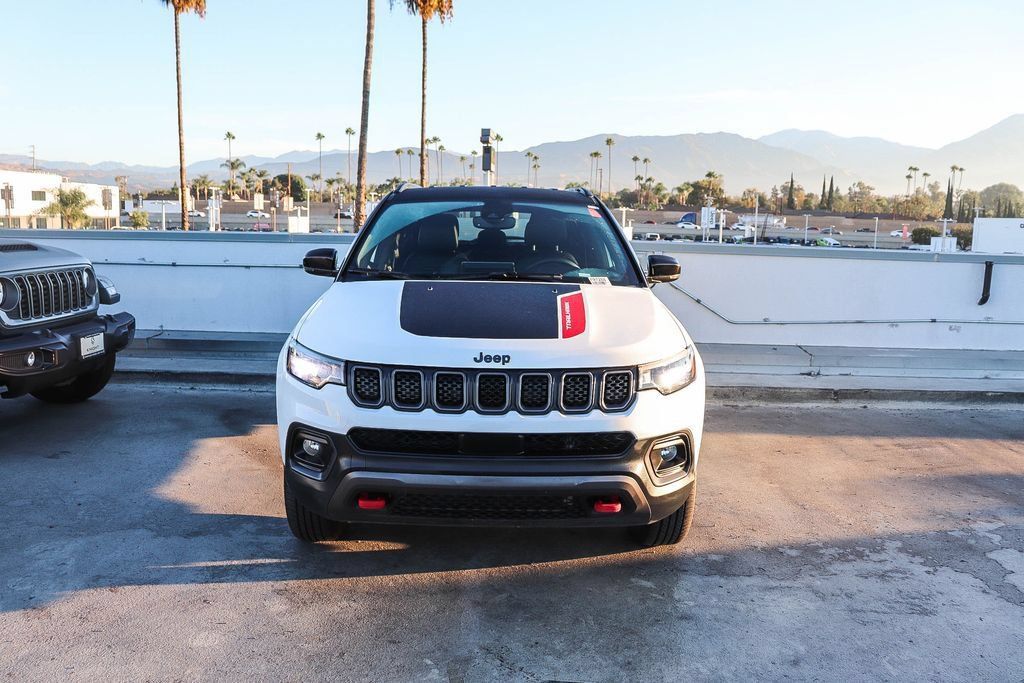 Used 2024 Jeep Compass Trailhawk AWD/4WD image 3