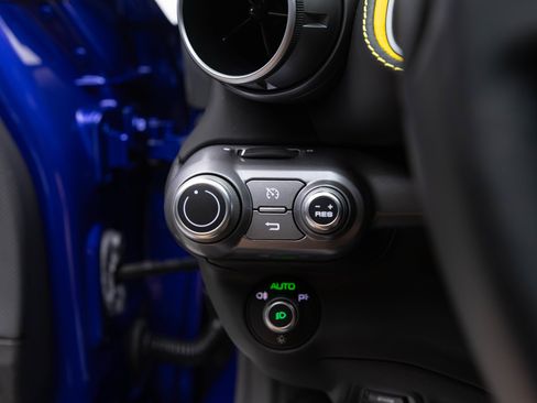 Used 2020 Ferrari 812 Superfast RWD image 29