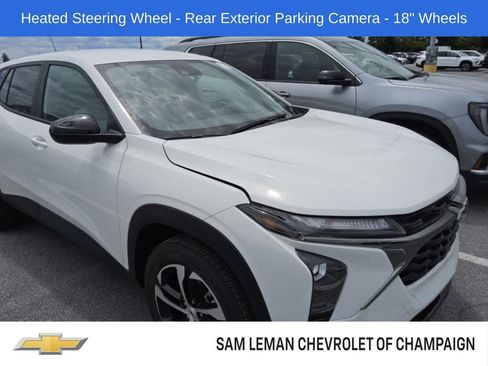 Used 2025 Chevrolet Trax RS FWD image 1