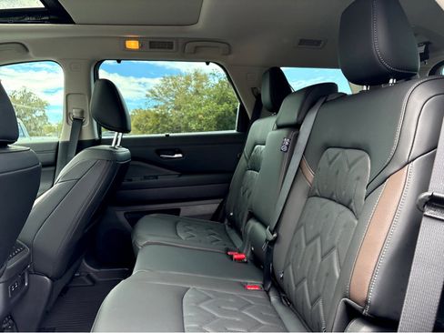 New 2026 Nissan Pathfinder Platinum image 19