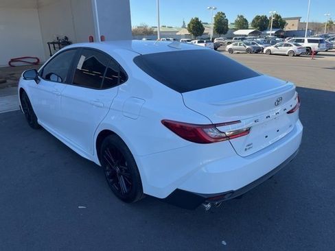 Used 2025 Toyota Camry SE image 7