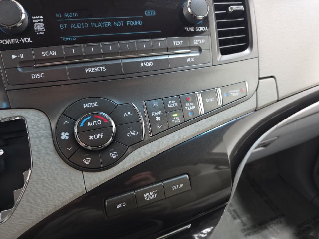 Used 2014 Toyota Sienna LE FWD image 23