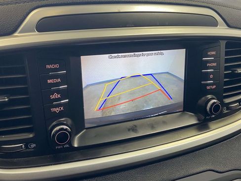 Used 2020 Kia Sorento FWD V6 image 25