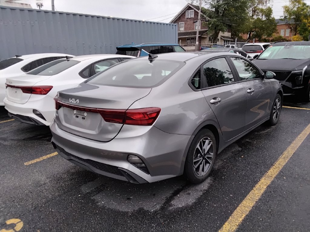 Used 2022 Kia Forte LXS FWD image 6