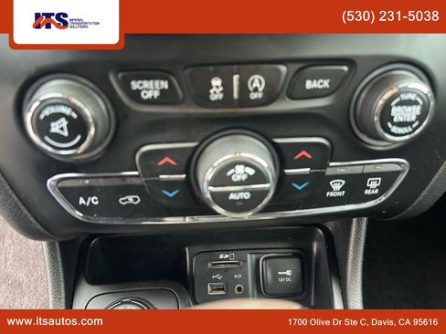 Used 2017 Jeep Cherokee Limited w/ Luxury Group image 20