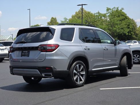 Certified 2023 Honda Pilot Touring image 24