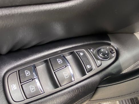 Used 2023 Nissan Armada SL image 18