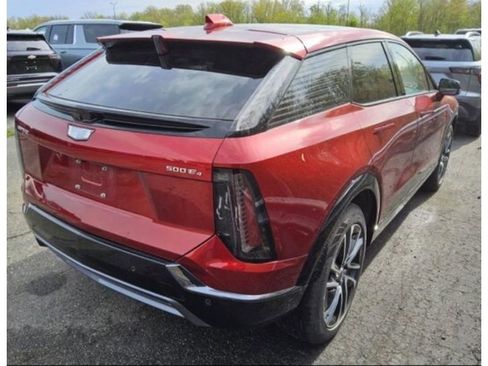 Used 2025 Cadillac Optiq Sport 2 w/ LPO, Floor Liner Package AWD/4WD image 3