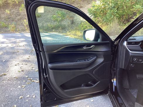 New 2025 Jeep Grand Cherokee L Laredo w/ Luxury Tech Group I image 20