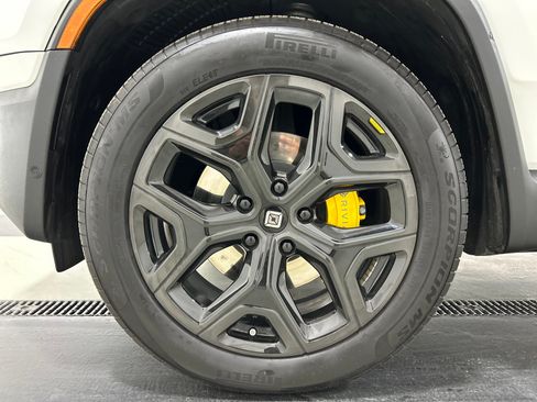 Used 2022 Rivian R1T Adventure AWD/4WD image 9