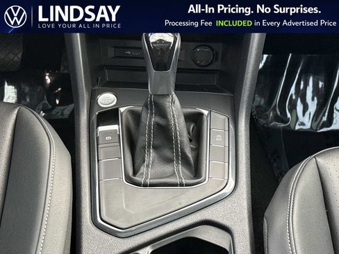 Used 2023 Volkswagen Tiguan SE w/ Panoramic Sunroof Package image 17