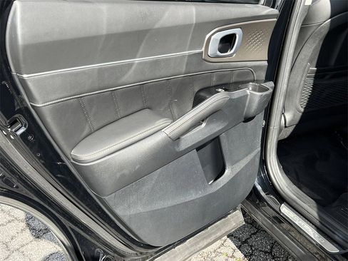 Used 2022 Kia Sorento SX image 18