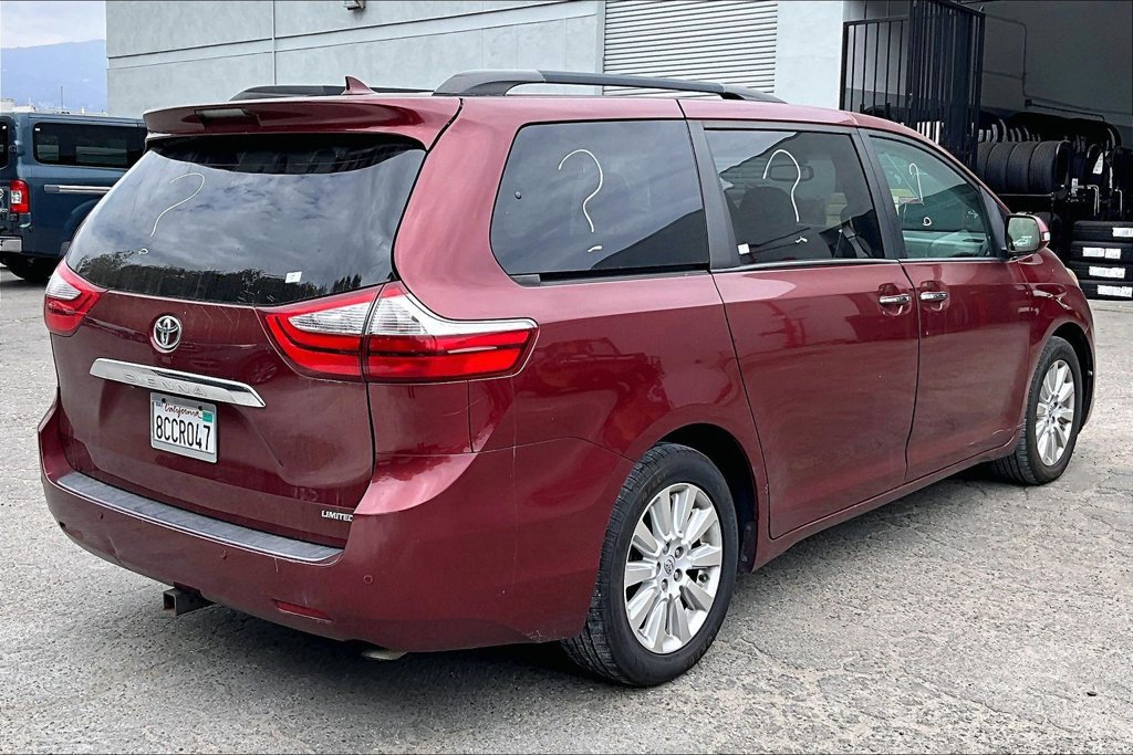 Used 2015 Toyota Sienna Limited FWD image 4