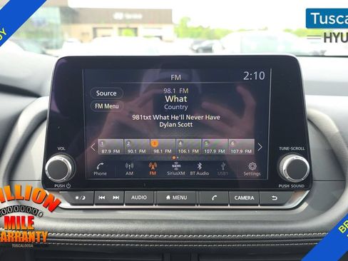 Used 2025 Nissan Rogue SV AWD/4WD image 19