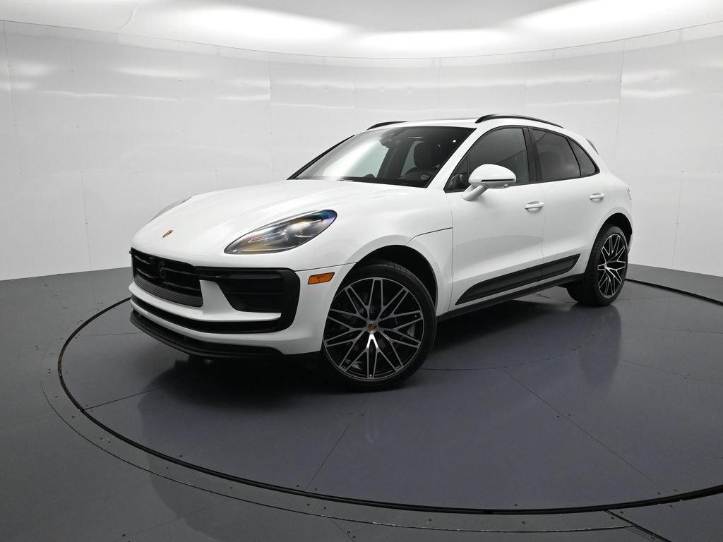 Certified 2026 Porsche Macan AWD/4WD image 28