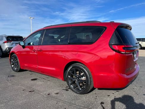 Used 2025 Chrysler Pacifica Limited FWD image 5
