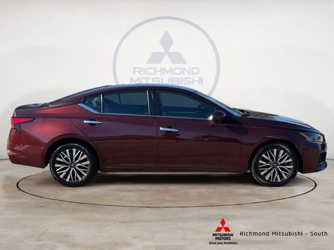 Used 2023 Nissan Altima 2.5 SV image 2