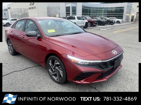 Used 2025 Hyundai Elantra SEL image 1