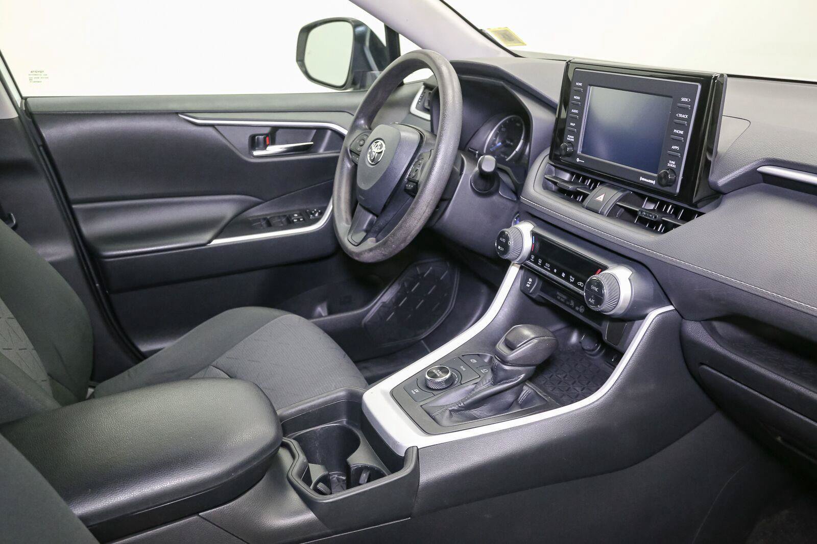 Used 2021 Toyota RAV4 XLE AWD/4WD image 19