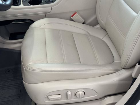 Used 2023 GMC Acadia Denali w/ Denali Technology Package FWD image 12