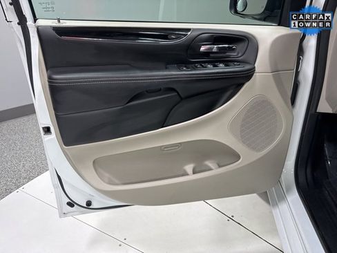 Used 2016 Dodge Grand Caravan SE image 7