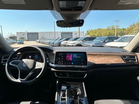 Certified 2024 Volkswagen Atlas SE image 10