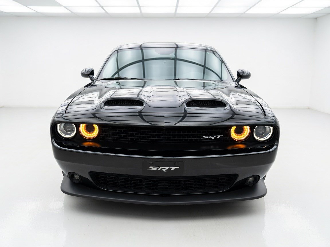 Used 2015 Dodge Challenger SRT RWD image 2