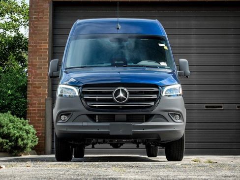 Used 2025 Mercedes-Benz Sprinter 2500 image 5