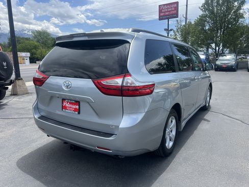 Used 2019 Toyota Sienna LE FWD image 8