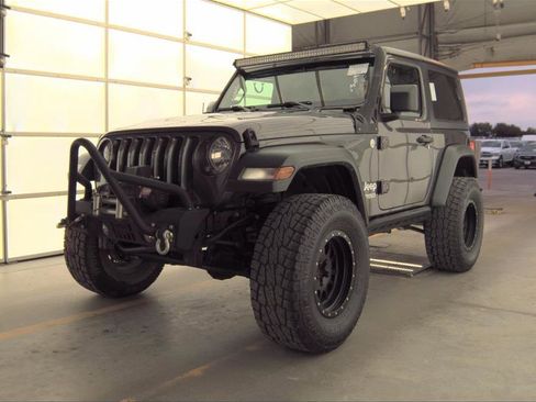 Used 2018 Jeep Wrangler Sport AWD/4WD image 2